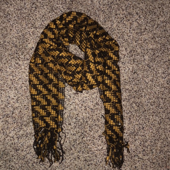 Scarf - Picture 2 of 4